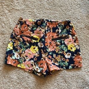 High-waisted Floral Shorts by Mine